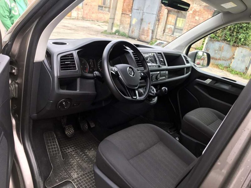 Minivan rental Volkswagen Caravelle